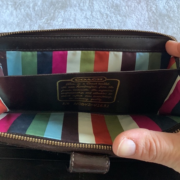 Coach Wallet - Signature Coach with zipper closure multiple credit card holders - Picture 4 of 7